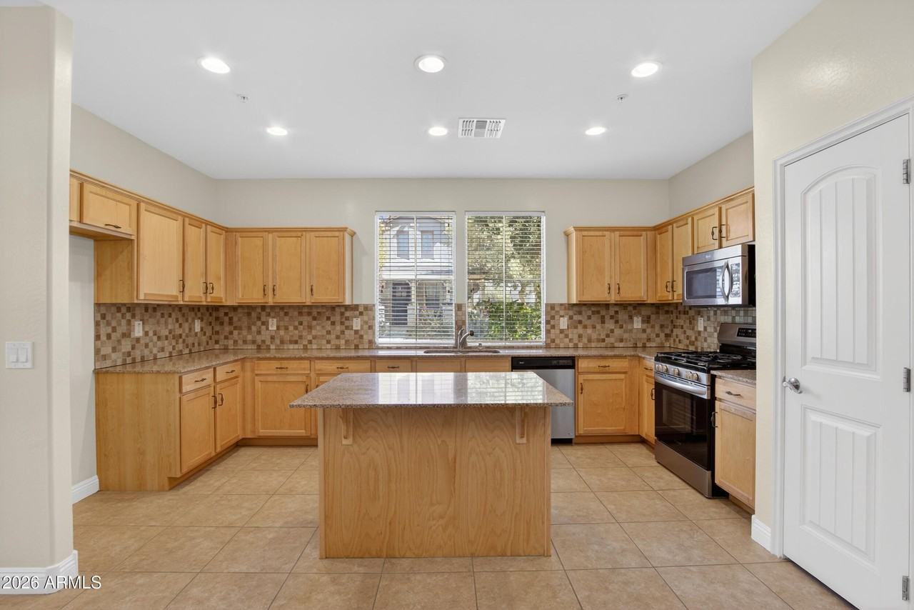 20937 W White Rock Rd - Photo 4 of 28