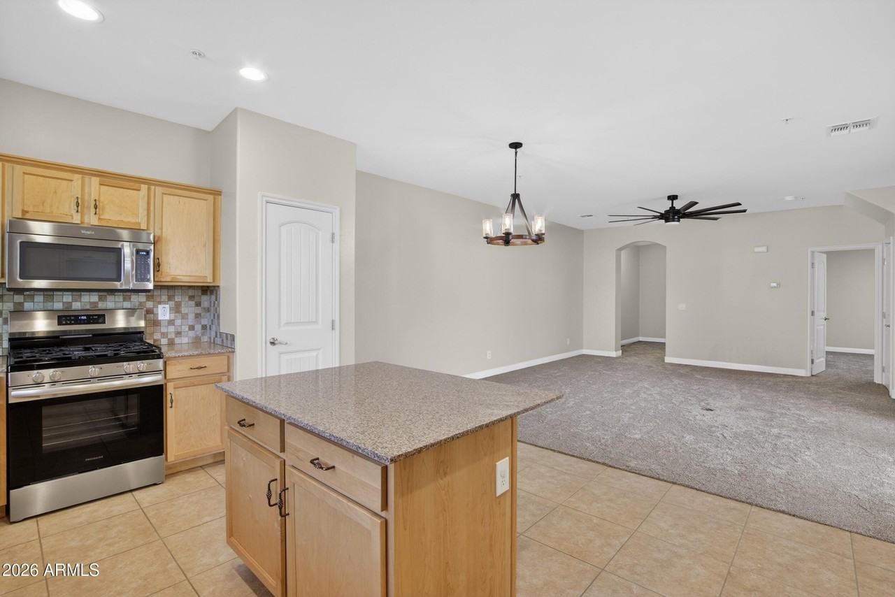 20937 W White Rock Rd - Photo 5 of 28