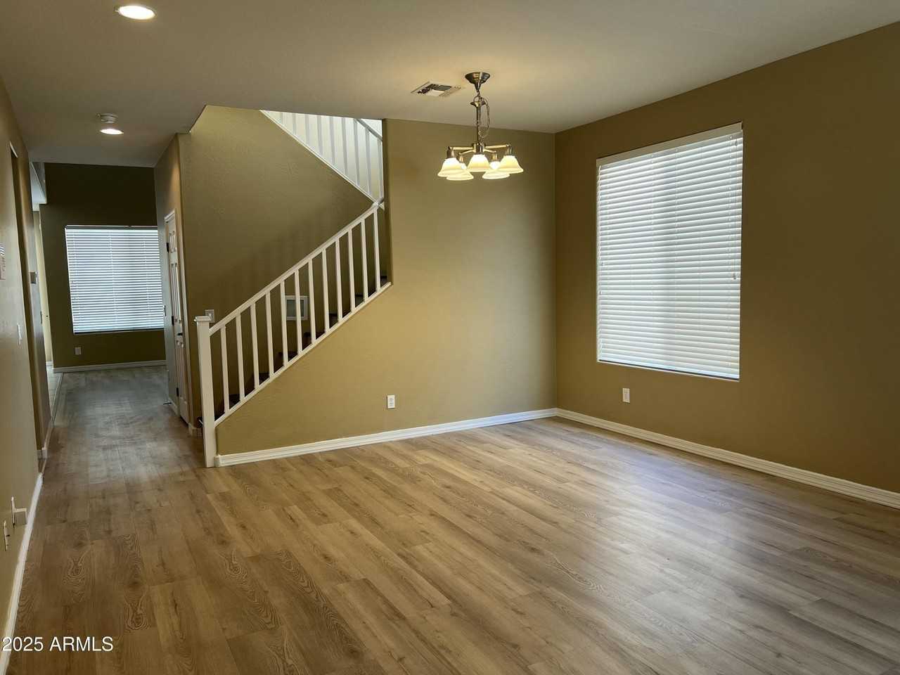 6734 W Blackstone Ln - Photo 4 of 41