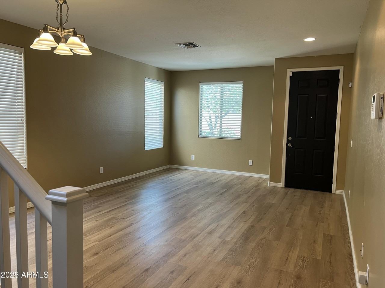 6734 W Blackstone Ln - Photo 5 of 41