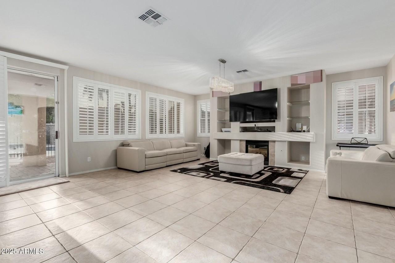 22478 N 78th Ln - Photo 3 of 50