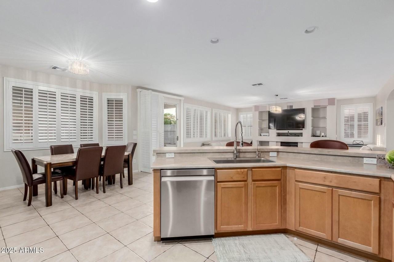 22478 N 78th Ln - Photo 5 of 50