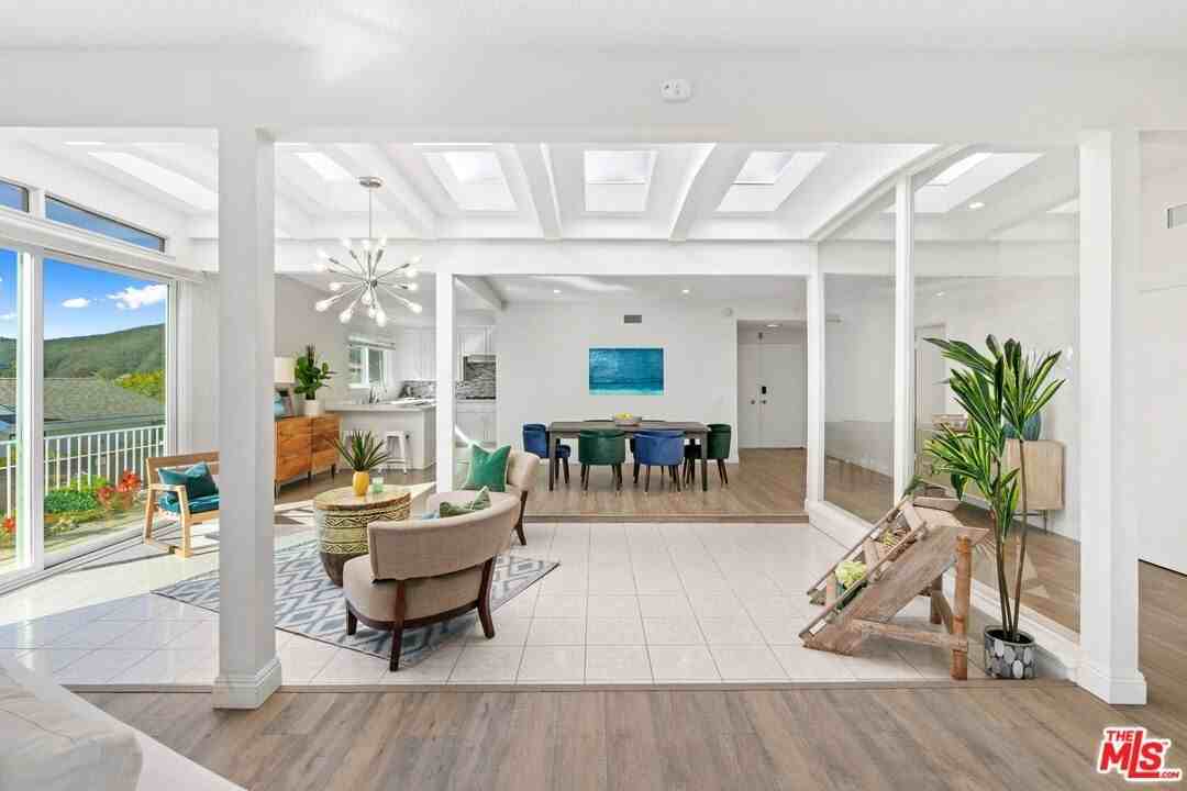 3636 Oceanhill Way - Photo 4 of 27