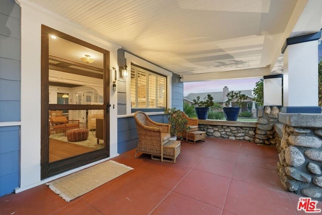 1458 W 48th St - Photo 3 of 36