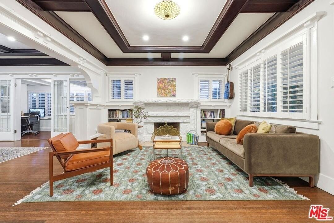 1458 W 48th St - Photo 4 of 36