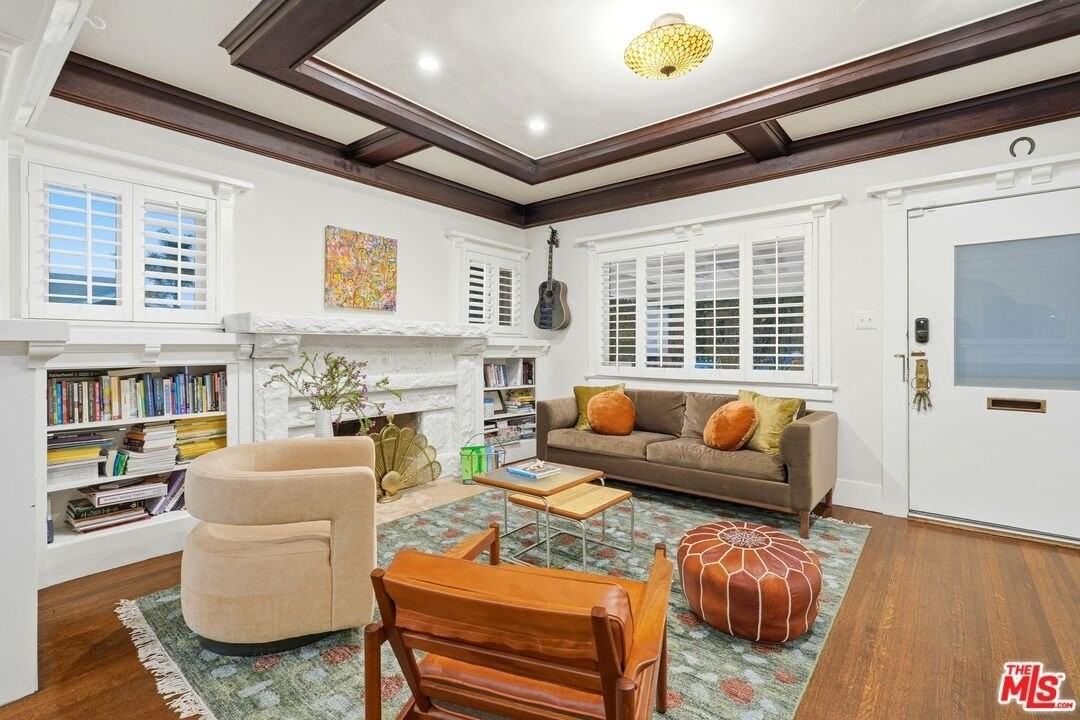 1458 W 48th St - Photo 5 of 36