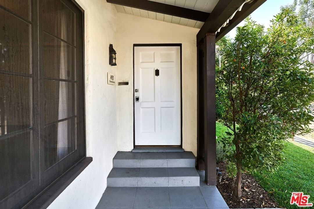 1430 S Sierra Bonita Ave - Photo 2 of 29