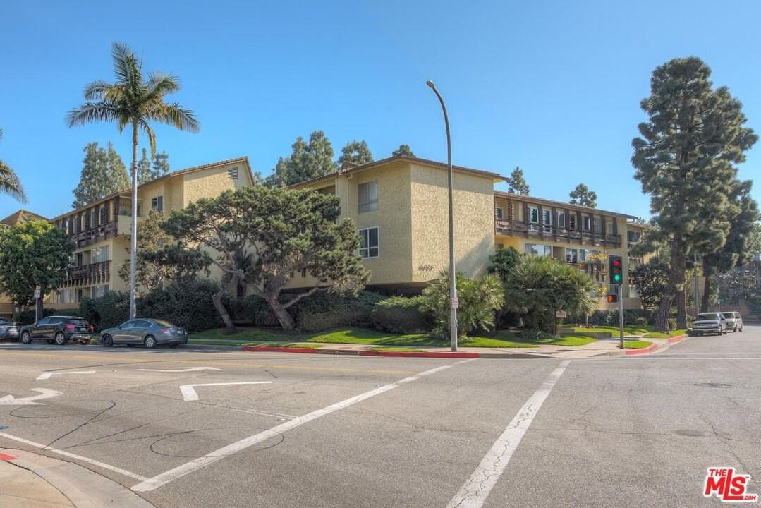 5600 Kensington Way Unit 210 - Photo 2 of 32