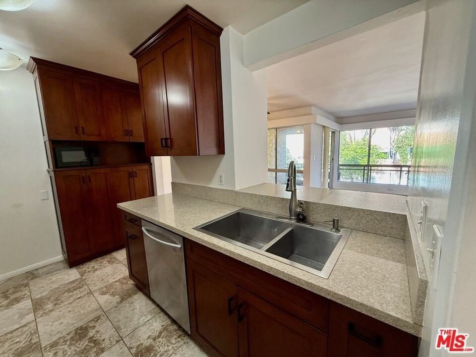 5600 Kensington Way Unit 210 - Photo 6 of 32