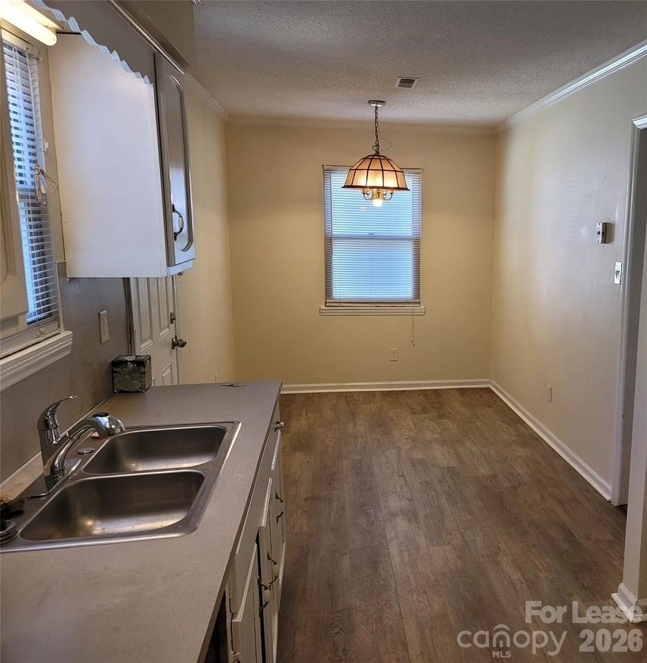 5323 Chestnut Lake Dr - Photo 7 of 12