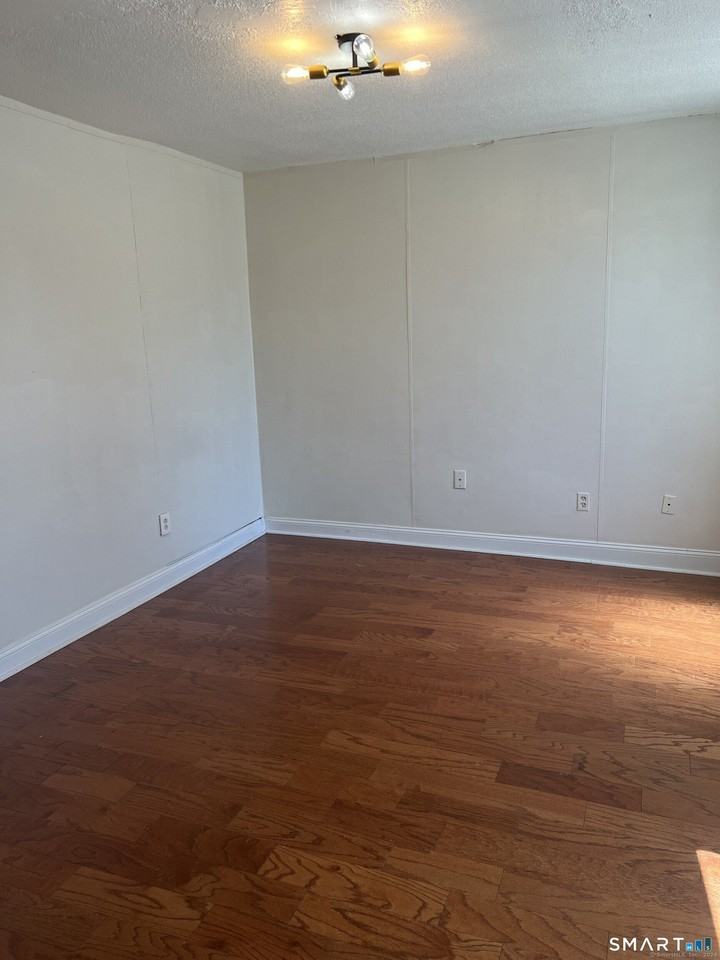 97 Green St Apt 1 - Photo 6 of 7