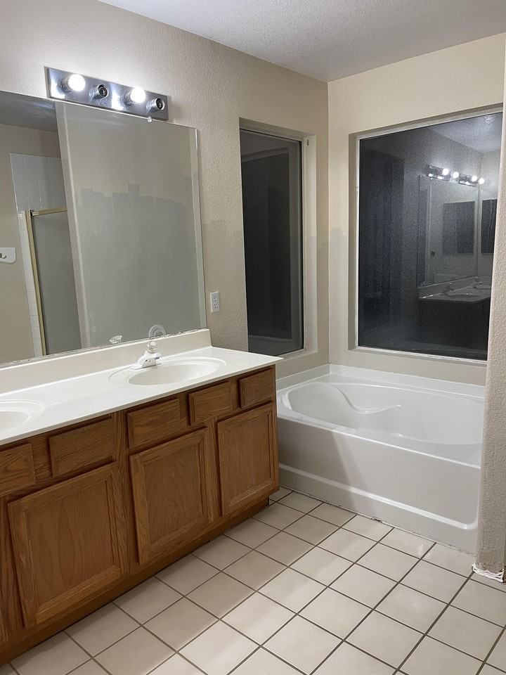 922 W Sierra Madre Ave #1 - Photo 6 of 9