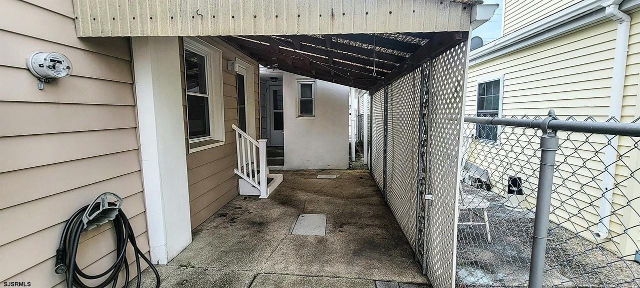 568 N Trenton Ave #A - Photo 2 of 9
