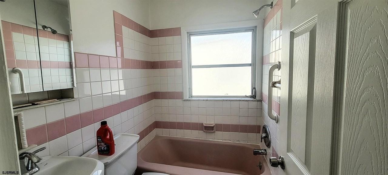 568 N Trenton Ave #A - Photo 7 of 9