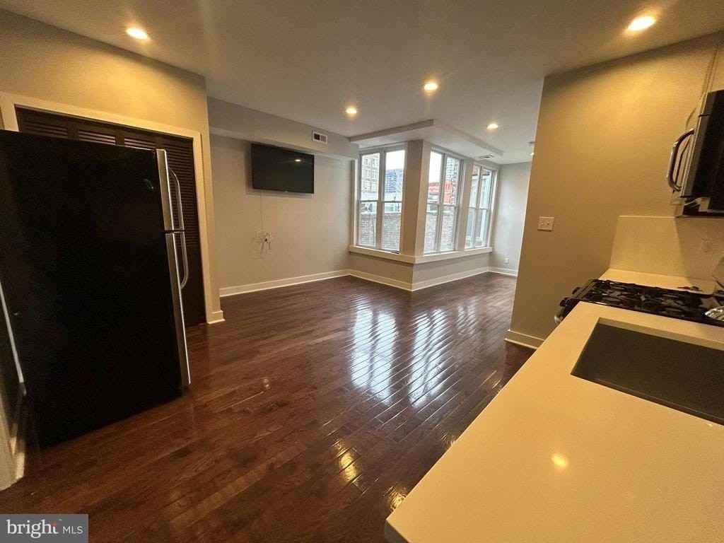 723 Sansom St #4B - Photo 2 of 12