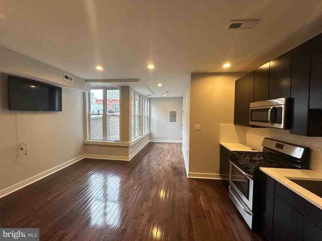 723 Sansom St #4B - Photo 4 of 12