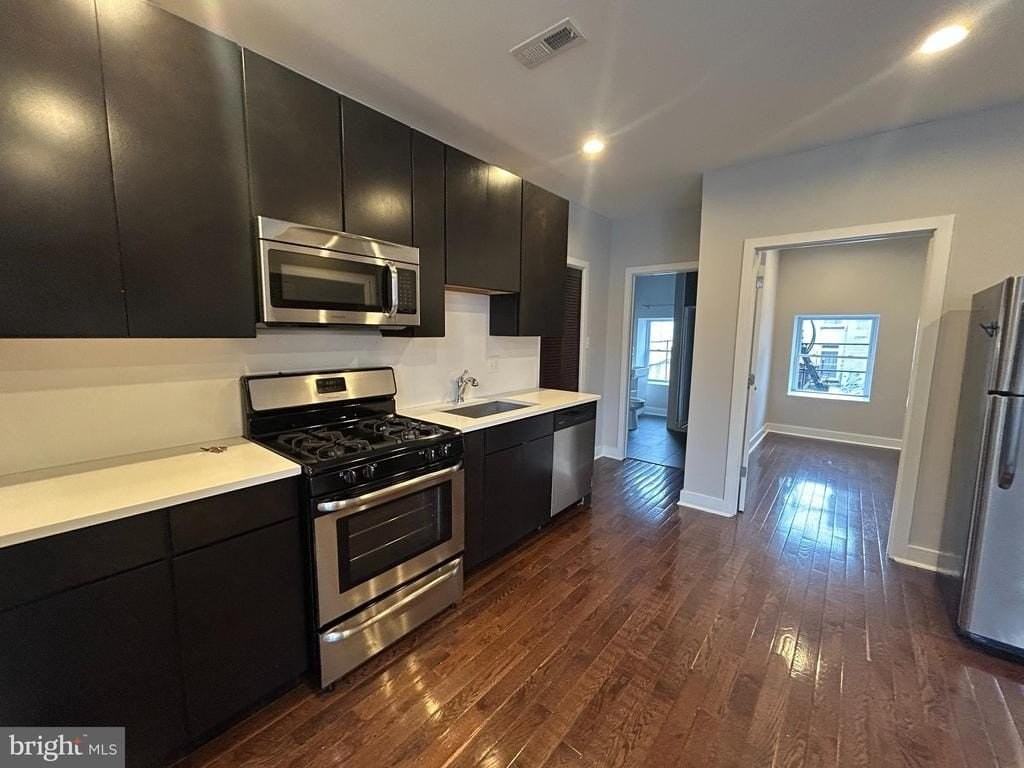 723 Sansom St #4B - Photo 6 of 12