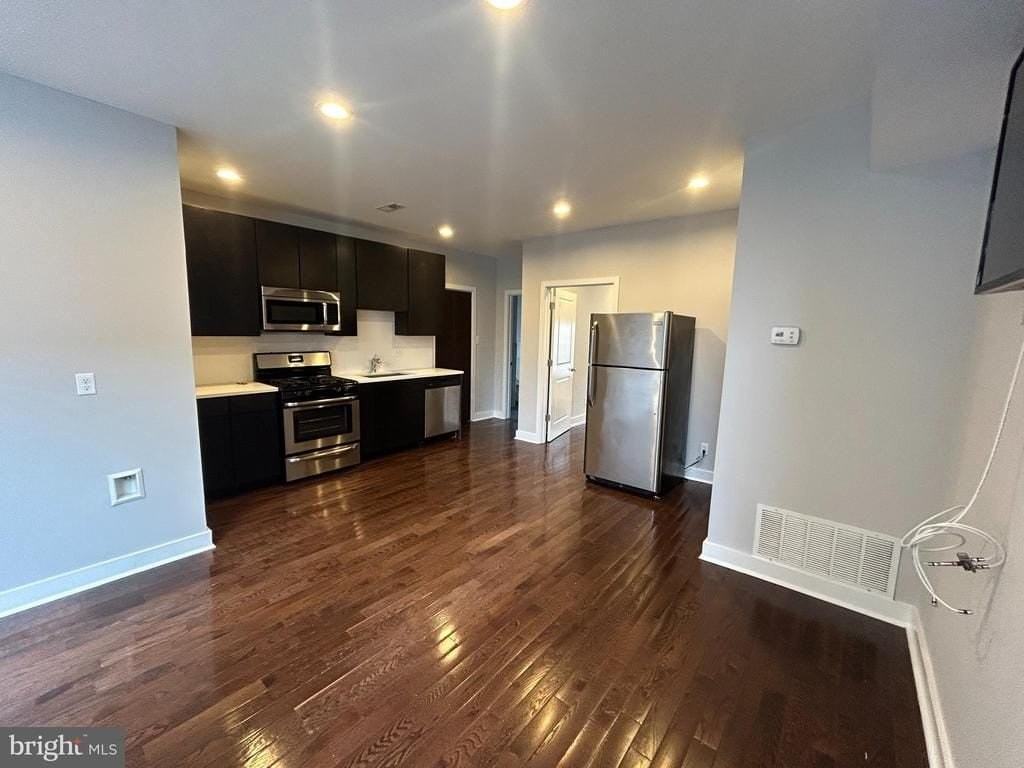 723 Sansom St #4B - Photo 7 of 12