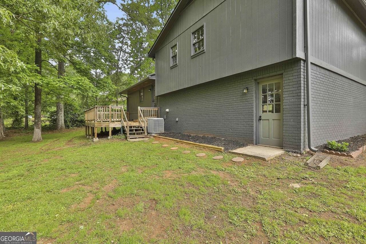 157 Hyde Cir - Photo 3 of 18