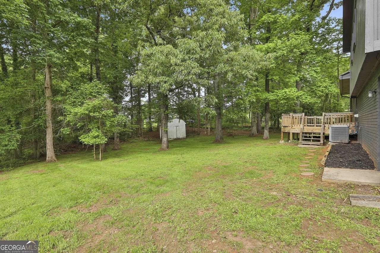 157 Hyde Cir - Photo 4 of 18