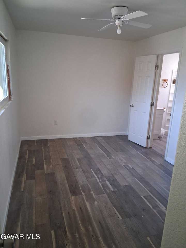 730 W Avenue H10 - Photo 3 of 7