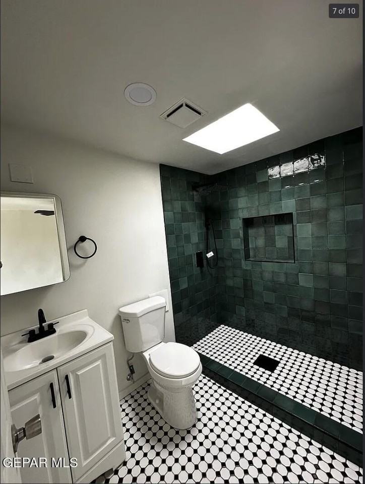 2721 Sacramento Ave - Photo 4 of 8