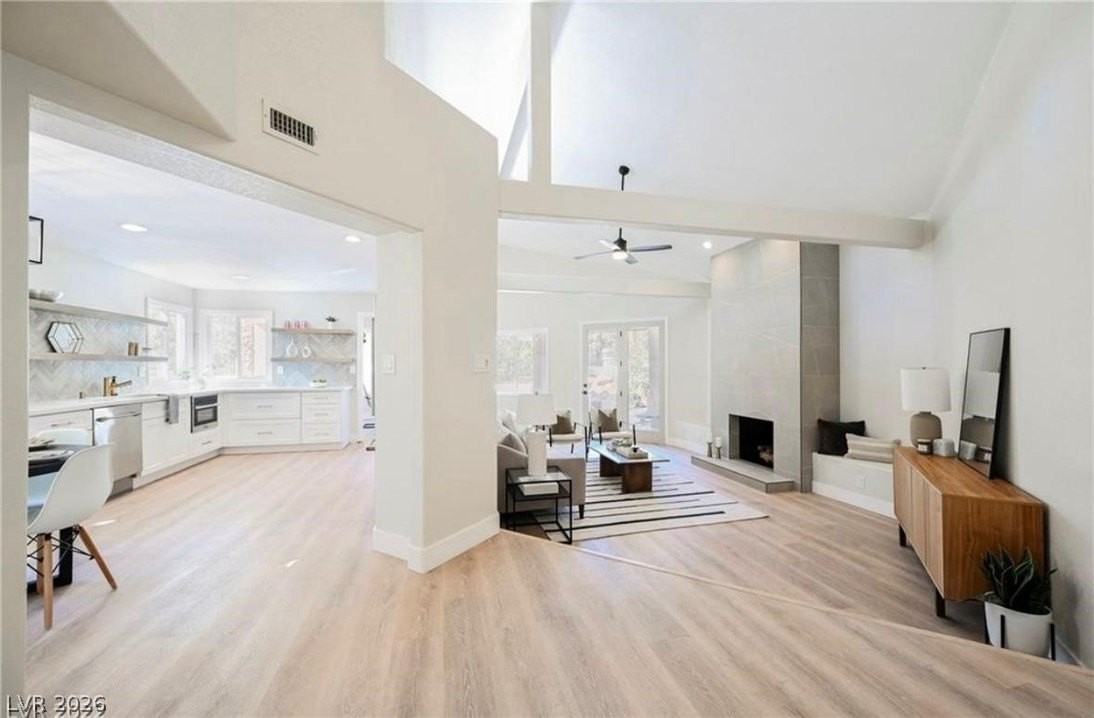 5095 Turnberry Ln - Photo 3 of 33