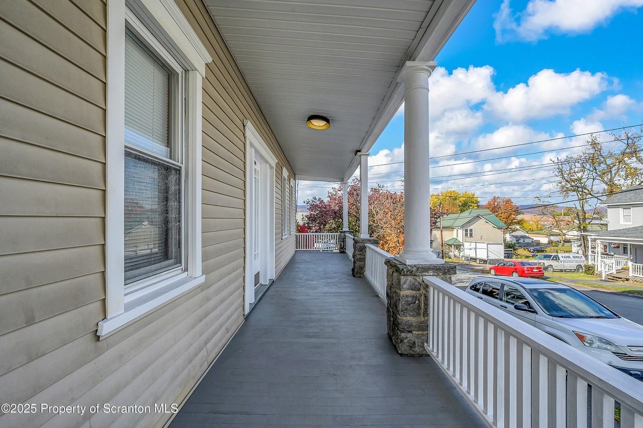 538 Birch St Apt 3 - Photo 3 of 18