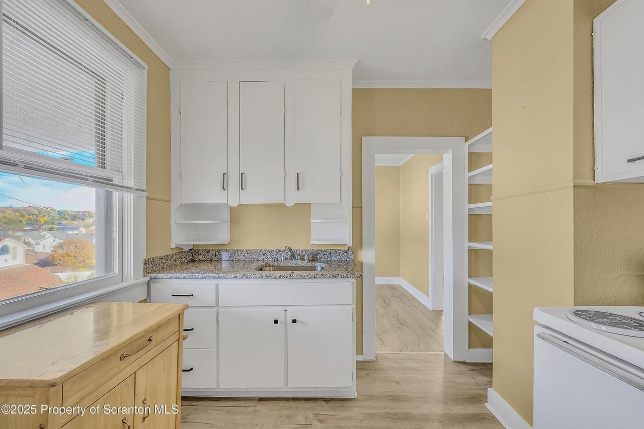 864 S Main St Unit 4 - Photo 3 of 17