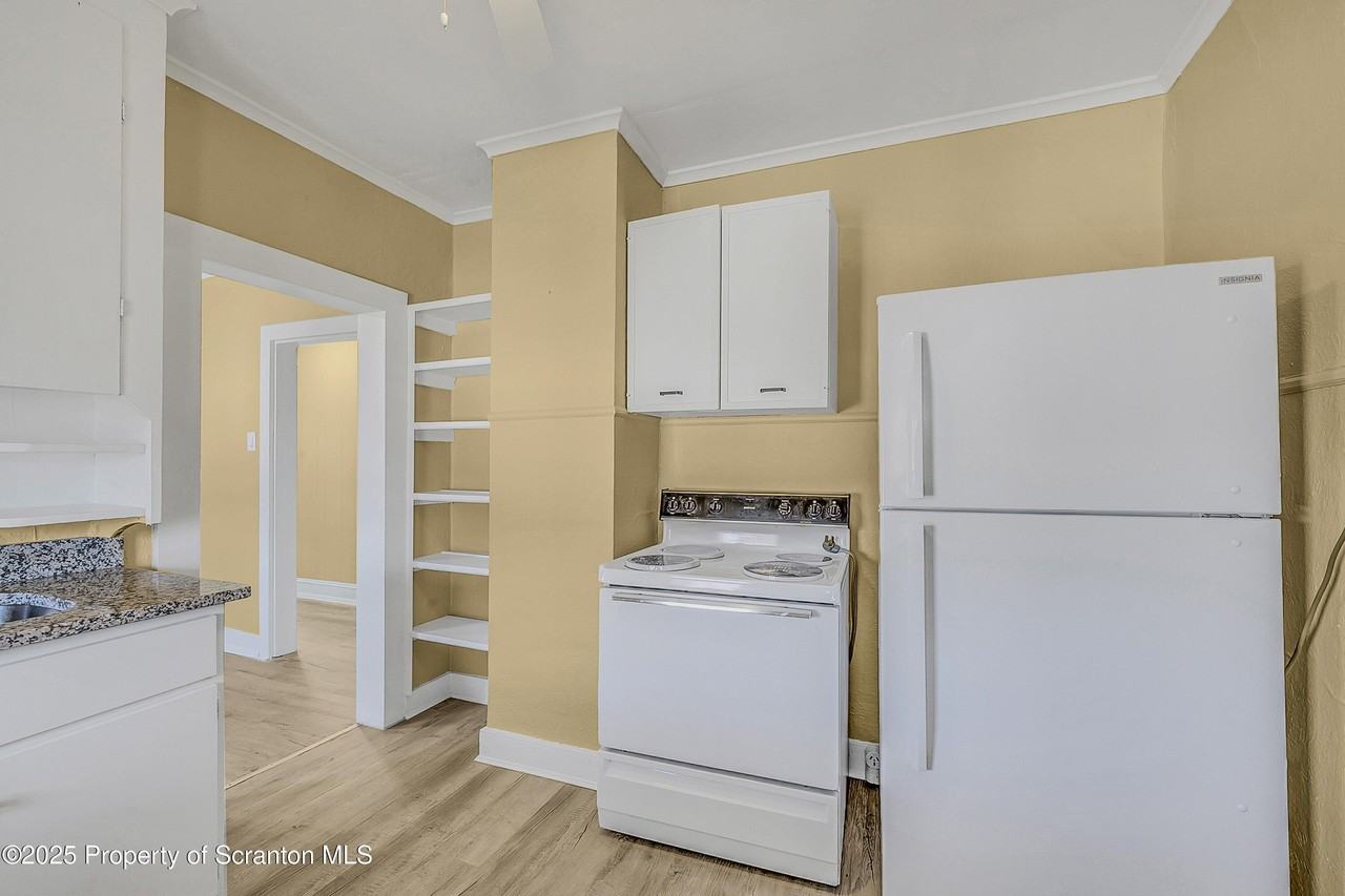 864 S Main St Unit 4 - Photo 5 of 17