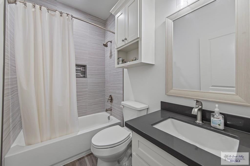 1722 Bush St - Photo 4 of 20