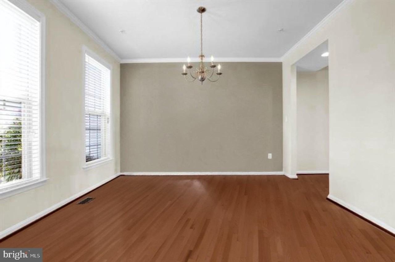 4818 Clarendon Dr - Photo 5 of 20