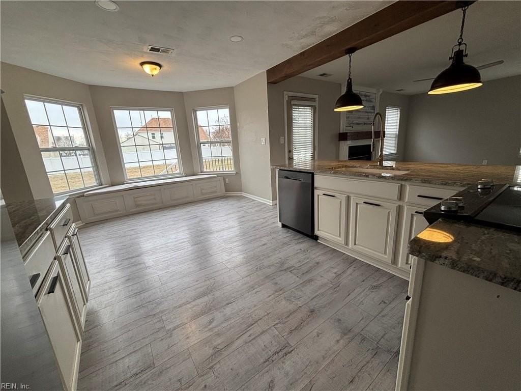 304 Crown Arch - Photo 6 of 36