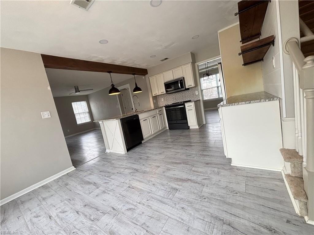 304 Crown Arch - Photo 7 of 36