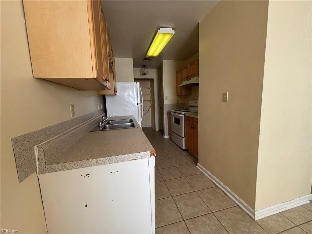 908 Dixie Dr - Photo 5 of 17