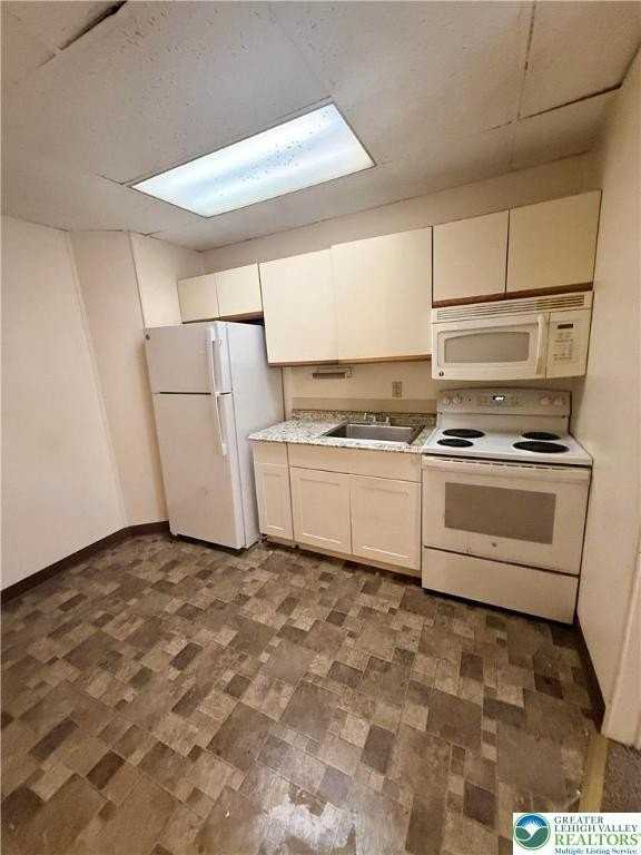 4 Belvidere St Apt 207 - Photo 2 of 8