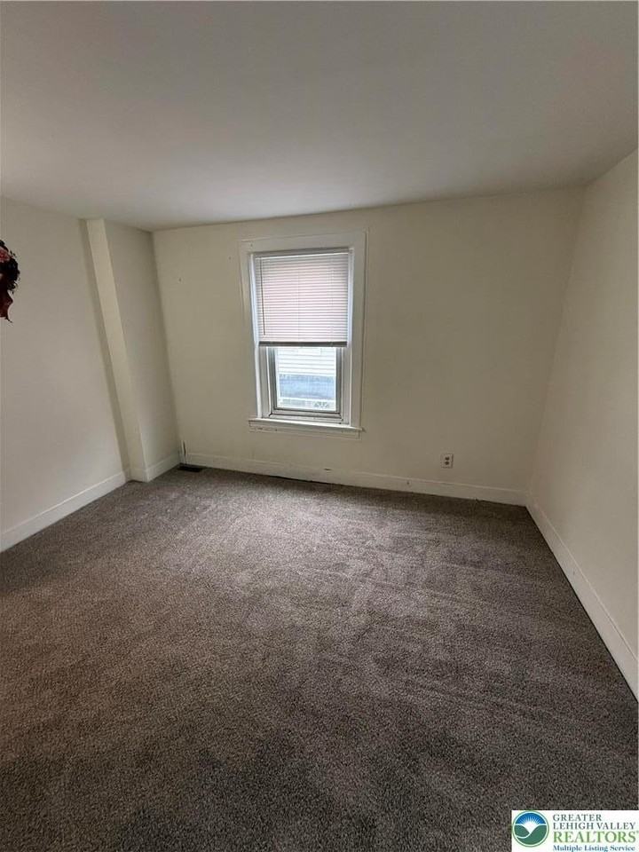 619 School St - Photo 6 of 8