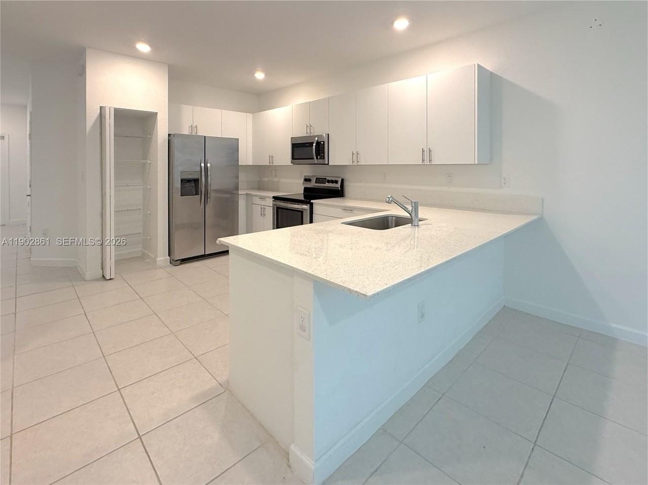 1060 Se 26th Ter #0 - Photo 6 of 29