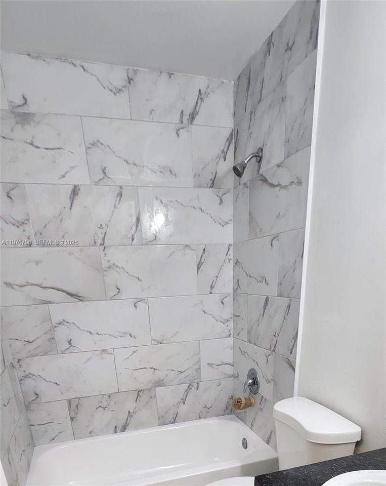 902 Ne 209th St #203-40 - Photo 6 of 14