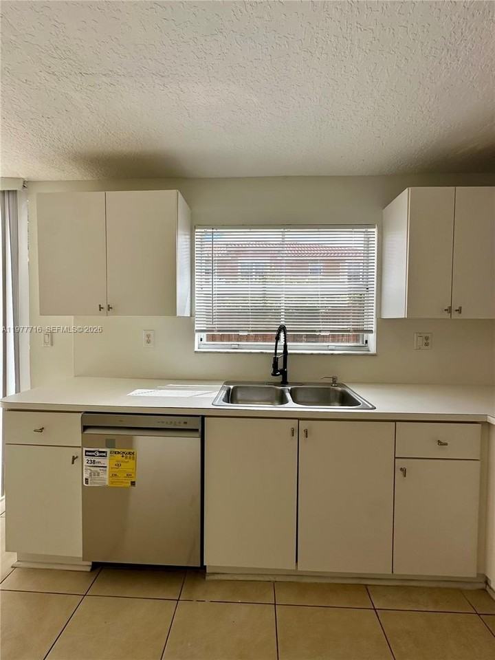 15246 Sw 30th Ter #15246 - Photo 6 of 26