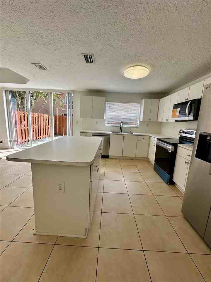 15246 Sw 30th Ter #15246 - Photo 7 of 26