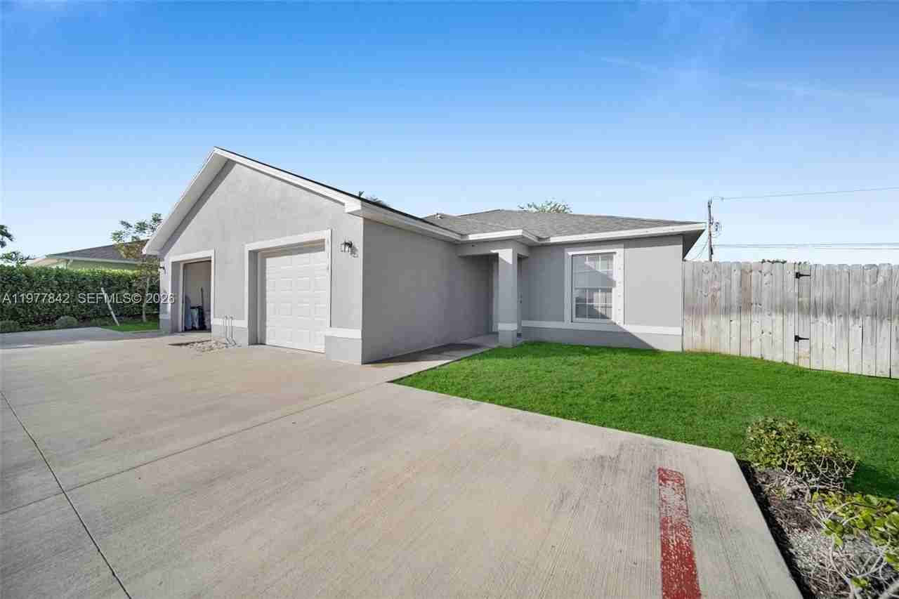 614 Sw 3rd Ct #614 - Photo 3 of 28