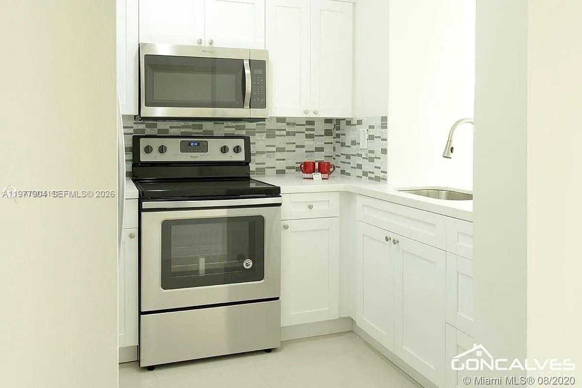 546 Sw 1st St #404 - Photo 2 of 9