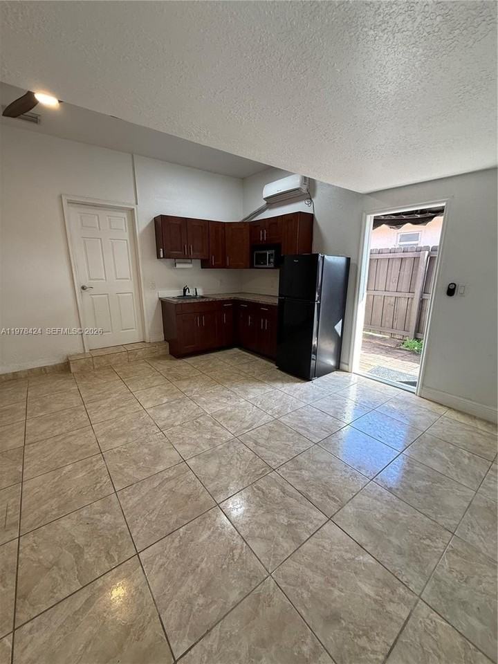 18529 Sw 97th Pl #1 - Photo 7 of 21