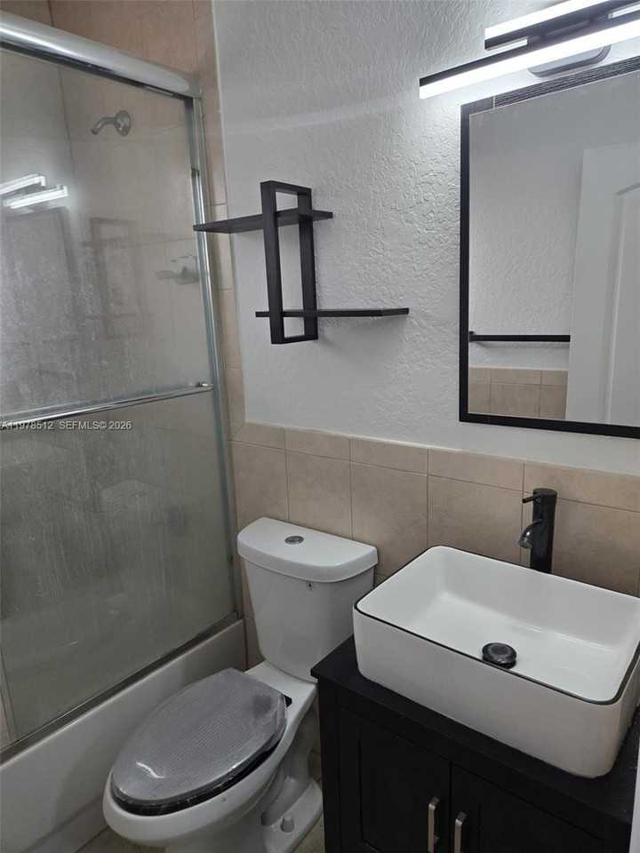 1701 N Treasure Dr #5 - Photo 3 of 3