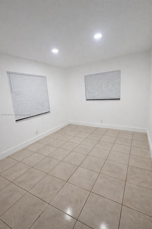 221 Ne 40th St #1-3 - Photo 4 of 7