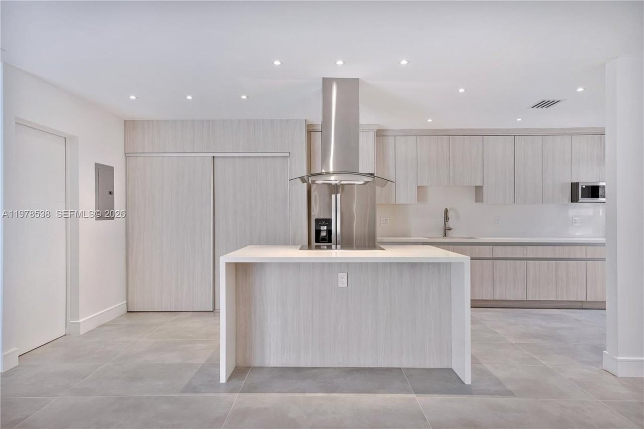 2616 Carambola Cir N #1702 - Photo 4 of 40