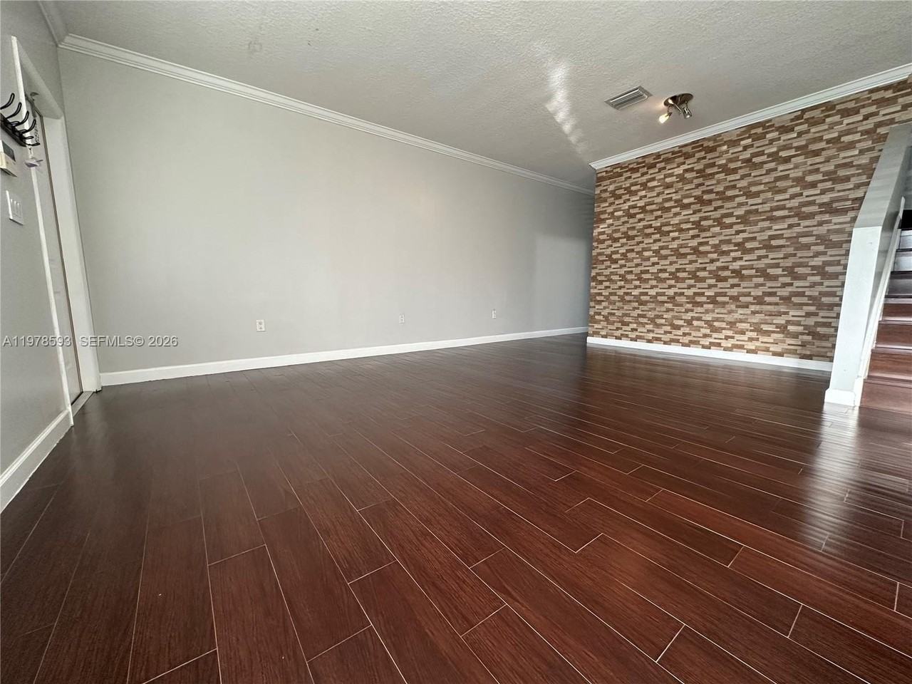 2221 Se 24th Pl #2221 - Photo 2 of 31