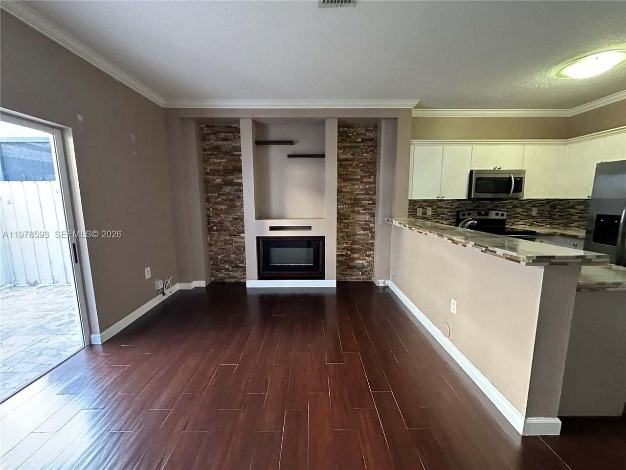 2221 Se 24th Pl #2221 - Photo 4 of 31