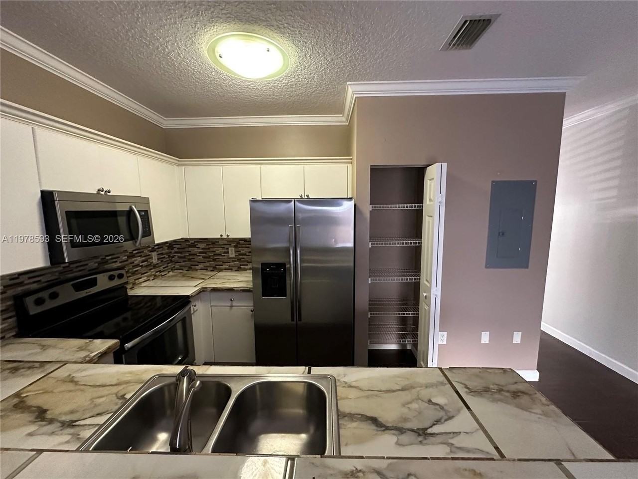 2221 Se 24th Pl #2221 - Photo 6 of 31